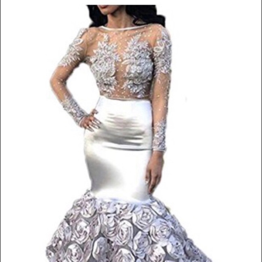 Silver flare prom dress *pettie coat included*